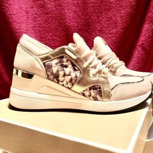 Michael Kors Liv Trainer shoes size 6M